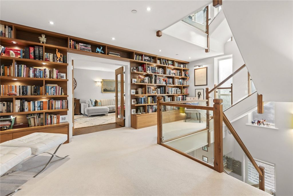 Property photo 2 of 20 Hallway