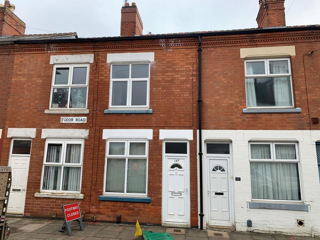 Property photo 1 of 7 Front (Exterior)