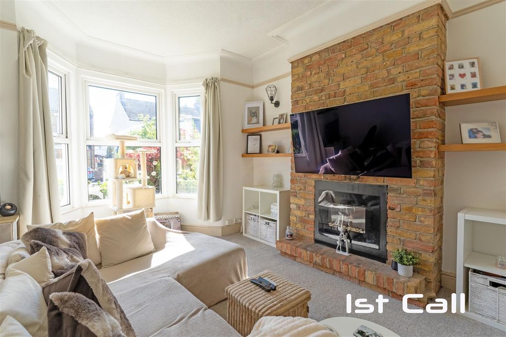 Property photo 2 of 10 Lounge