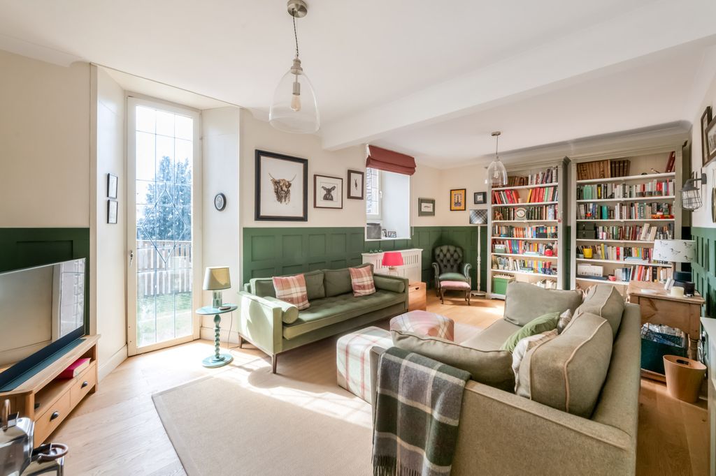 Property photo 3 of 23