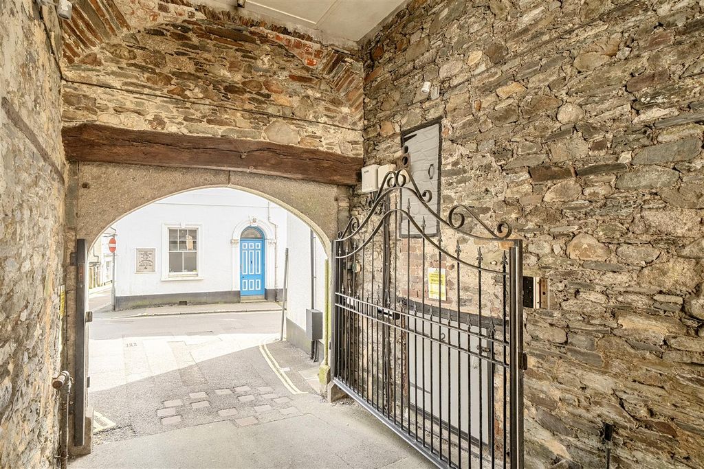 Property photo 2 of 24 Gated Entrance