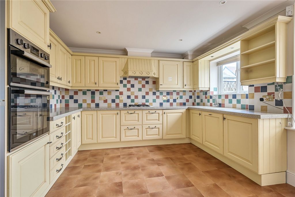 Property photo 2 of 15 Picture No. 18
