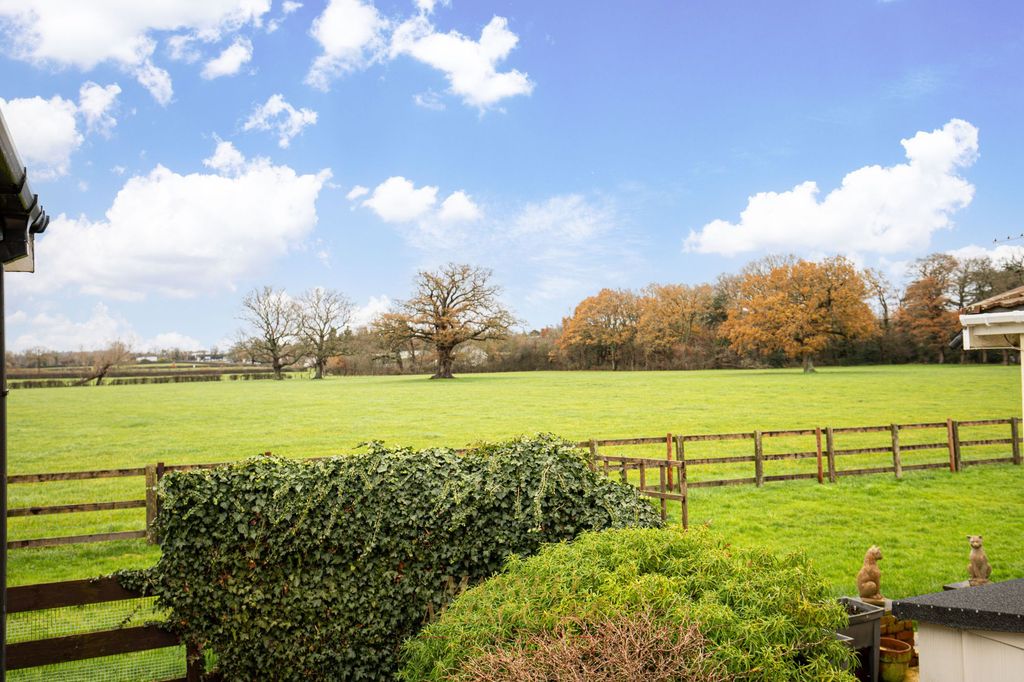 Property photo 2 of 25