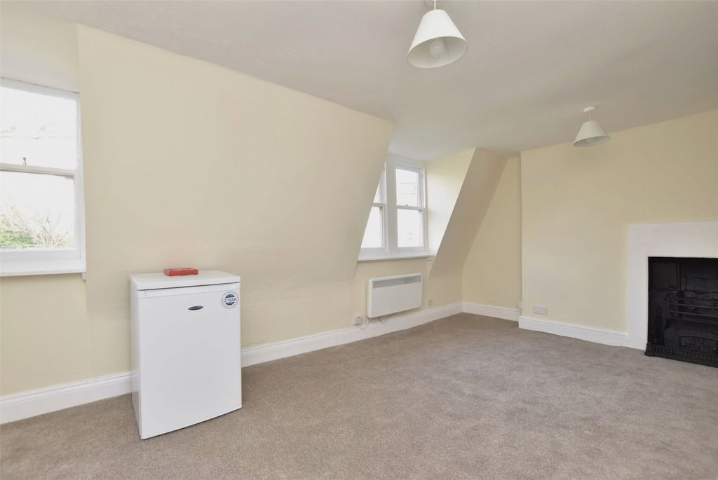 Property photo 2 of 10 Studio