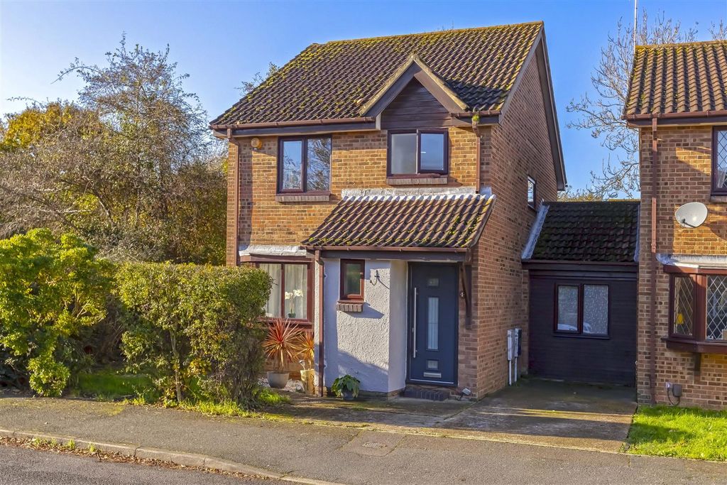 Property photo 1 of 15 Carisbrooke Drive_17.Jpg