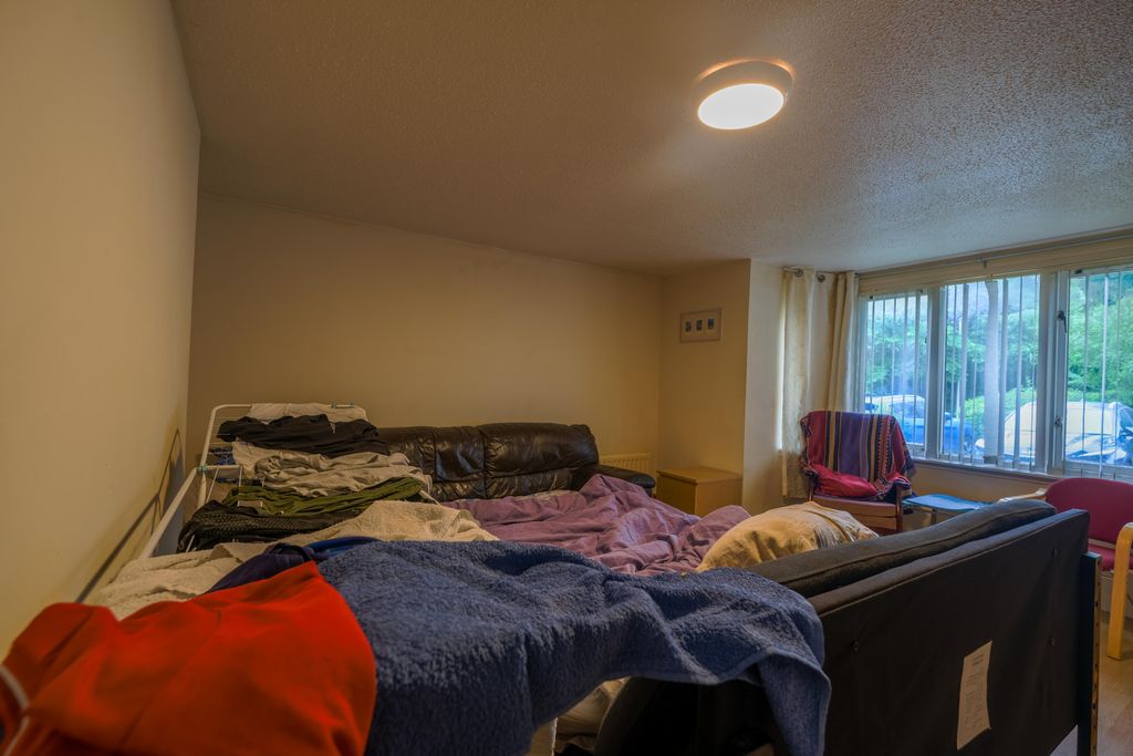 Property photo 3 of 28