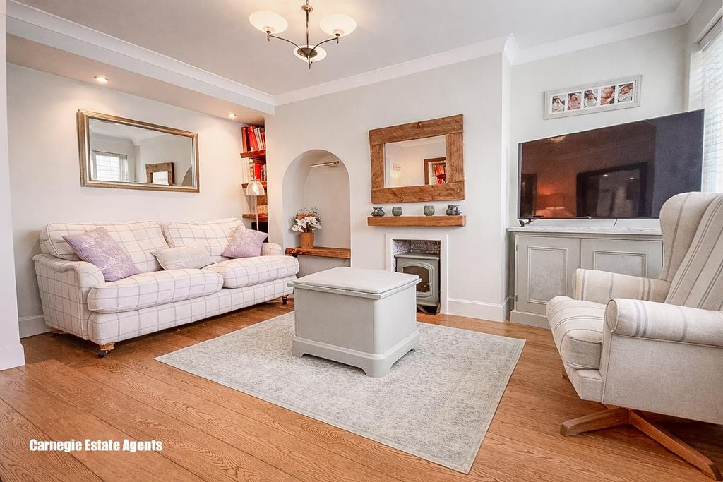 Property photo 2 of 20 Living Room