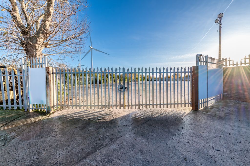 Property photo 2 of 7