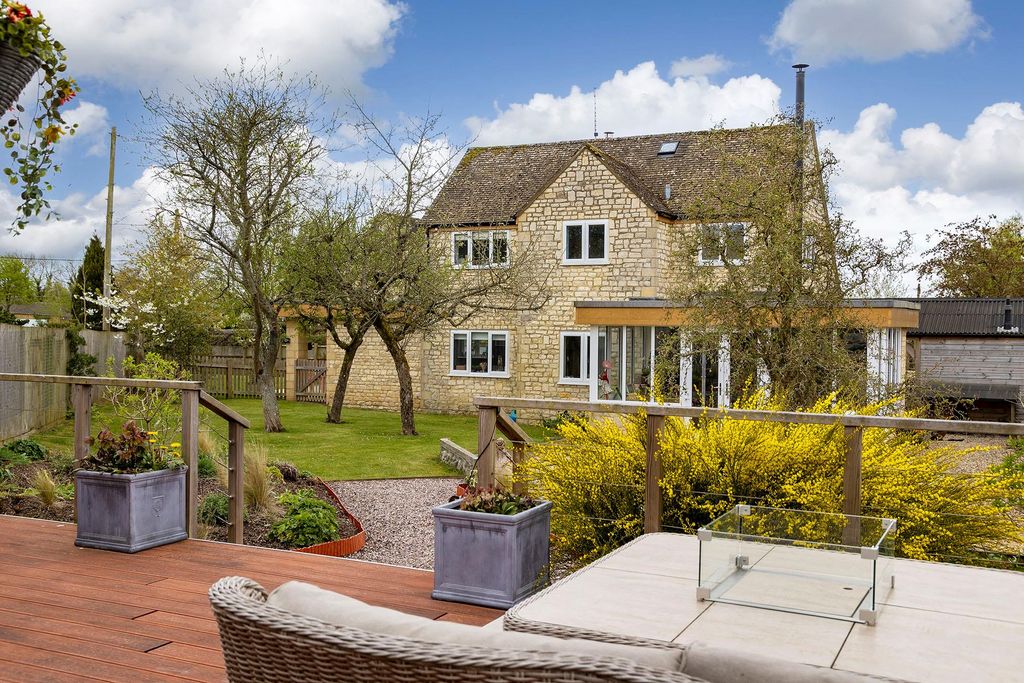 Property photo 1 of 32 Image