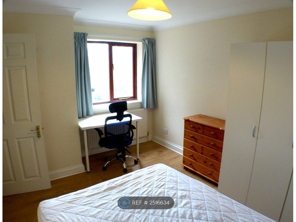 Property photo 2 of 9 Room 4