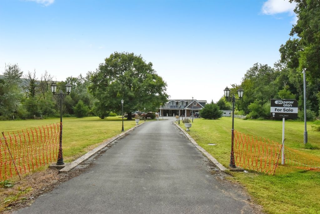 Property photo 2 of 35