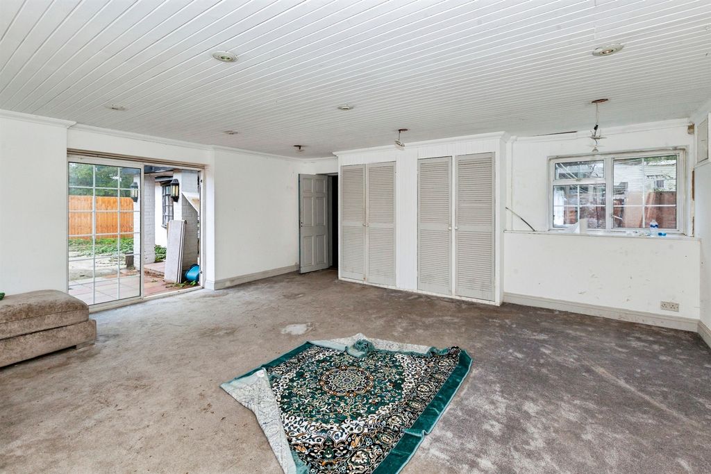 Property photo 2 of 24