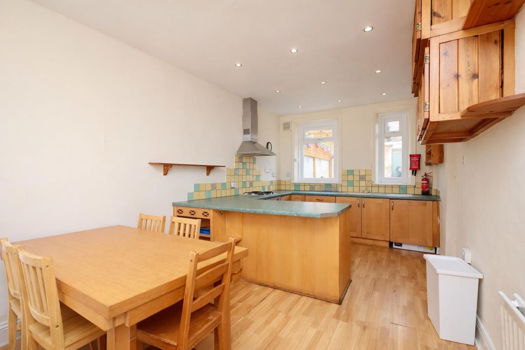 Property photo 2 of 18 Kitchen