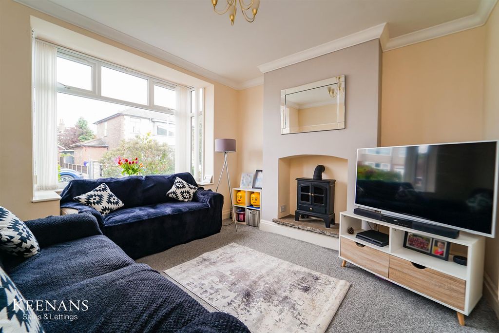 Property photo 2 of 28