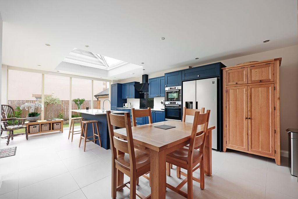 Property photo 2 of 25 4584584