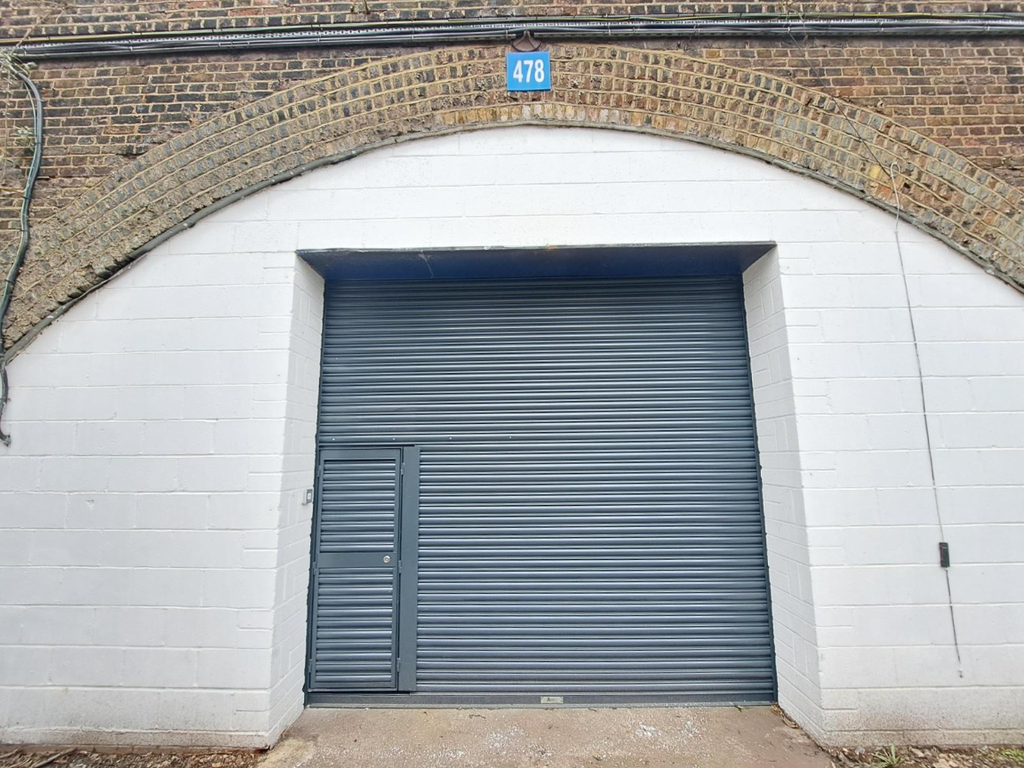 Property photo 1 of 3 The Front Of An Arch.