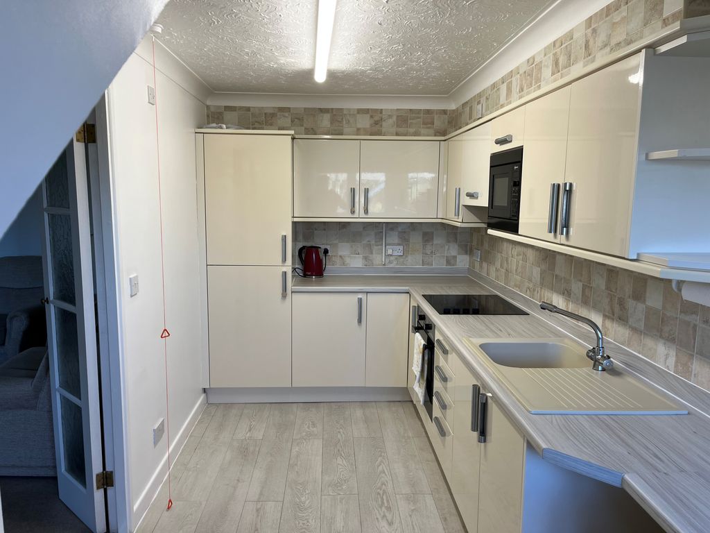Property photo 3 of 25 Kitchen