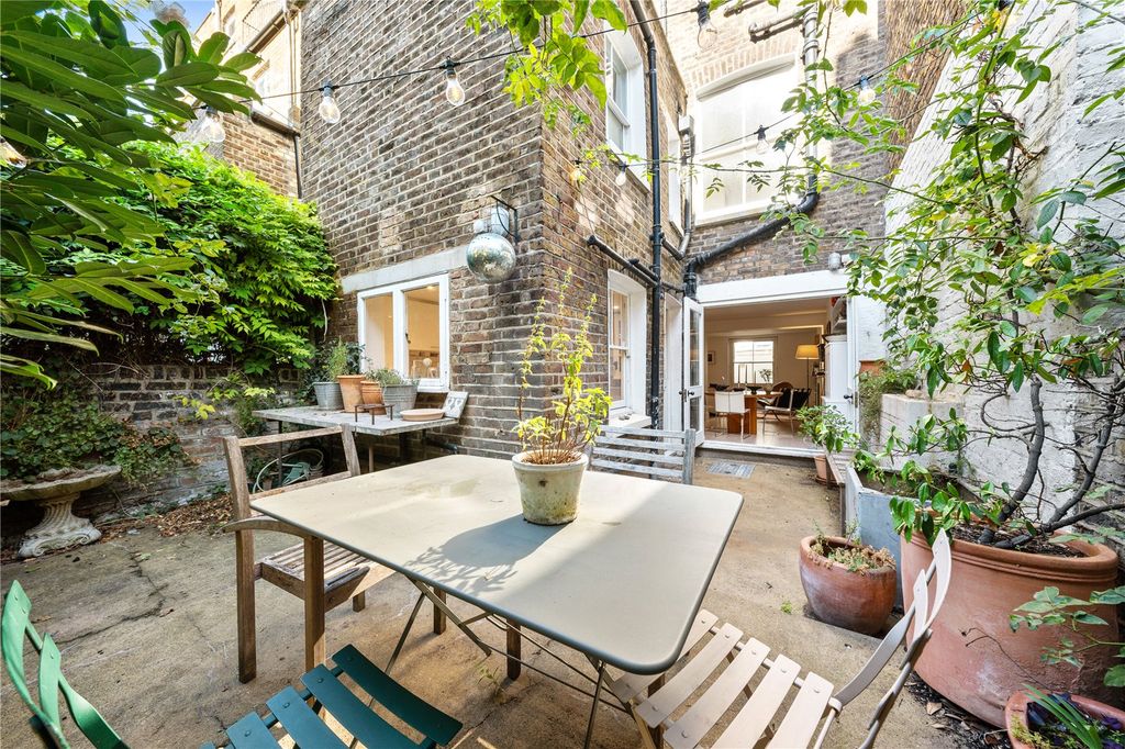 Property photo 3 of 12 Garden