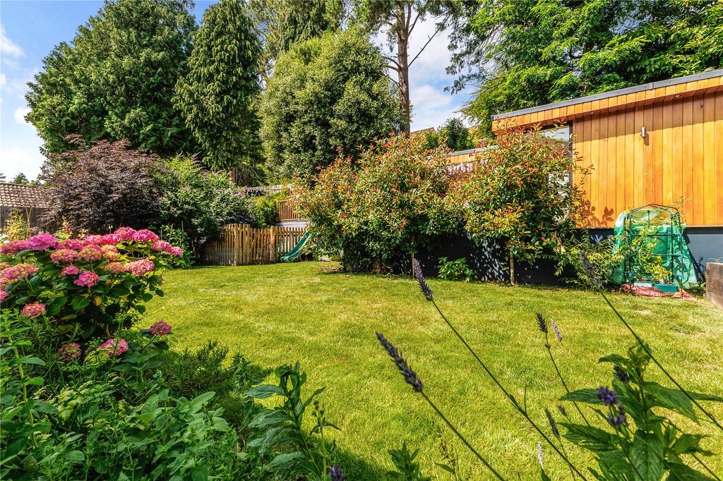 Property photo 2 of 24 Garden