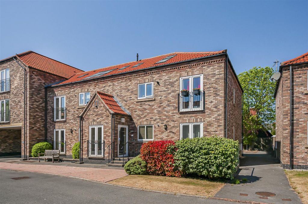Property photo 1 of 9 16 Richmond Court9.Jpg