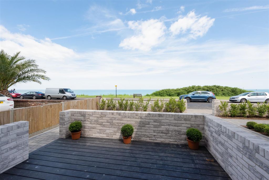 Property photo 3 of 20 Marine Parade, Tankerton, Whitstable