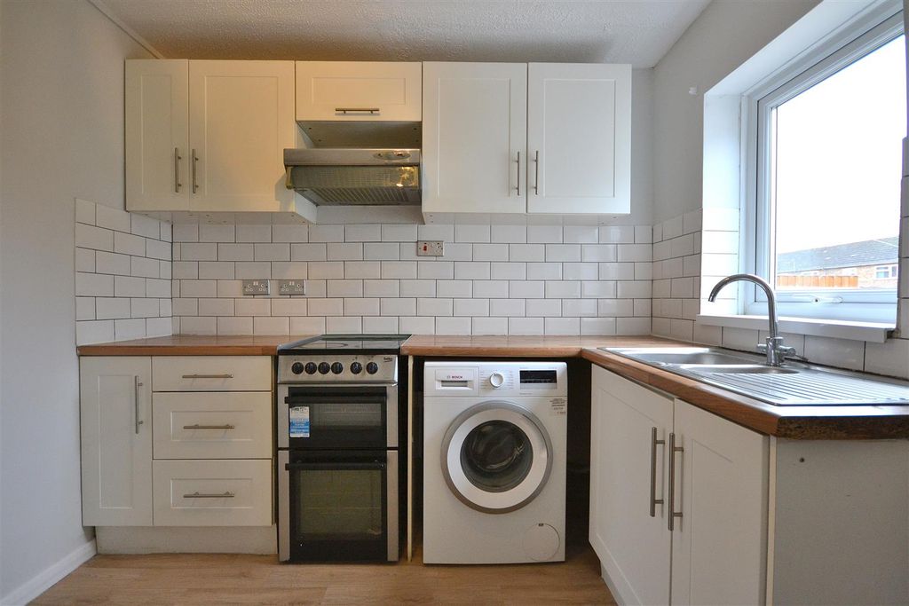 Property photo 2 of 16 Kitchen