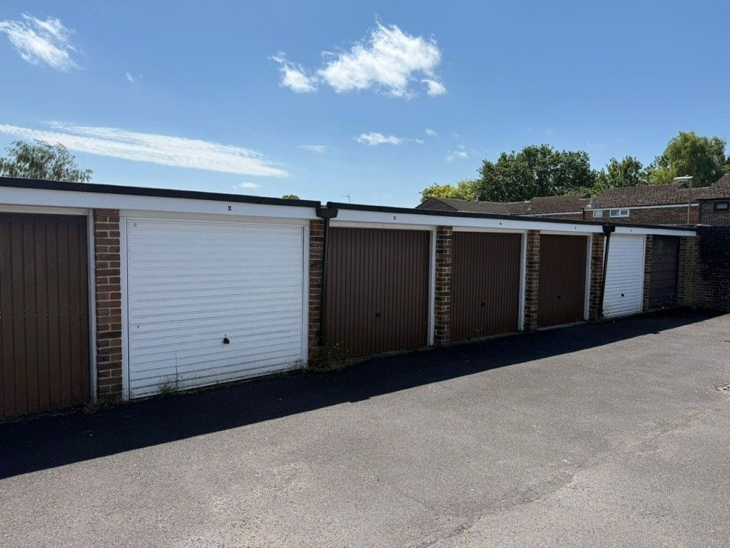 Property photo 2 of 6 Garages 2-5