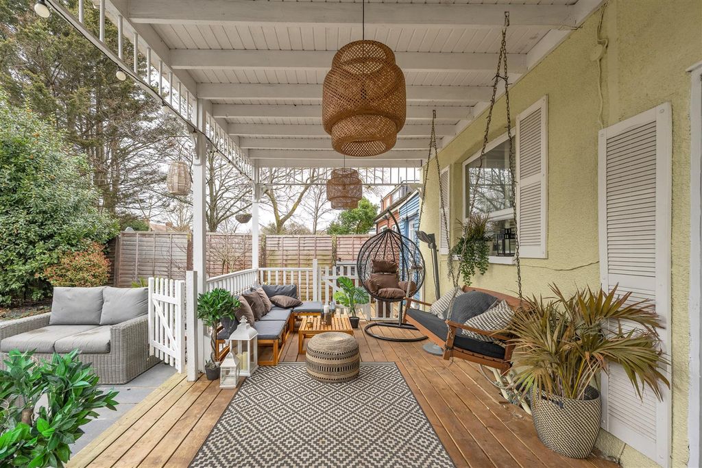 Property photo 2 of 37 Higham Station Avenue, E4