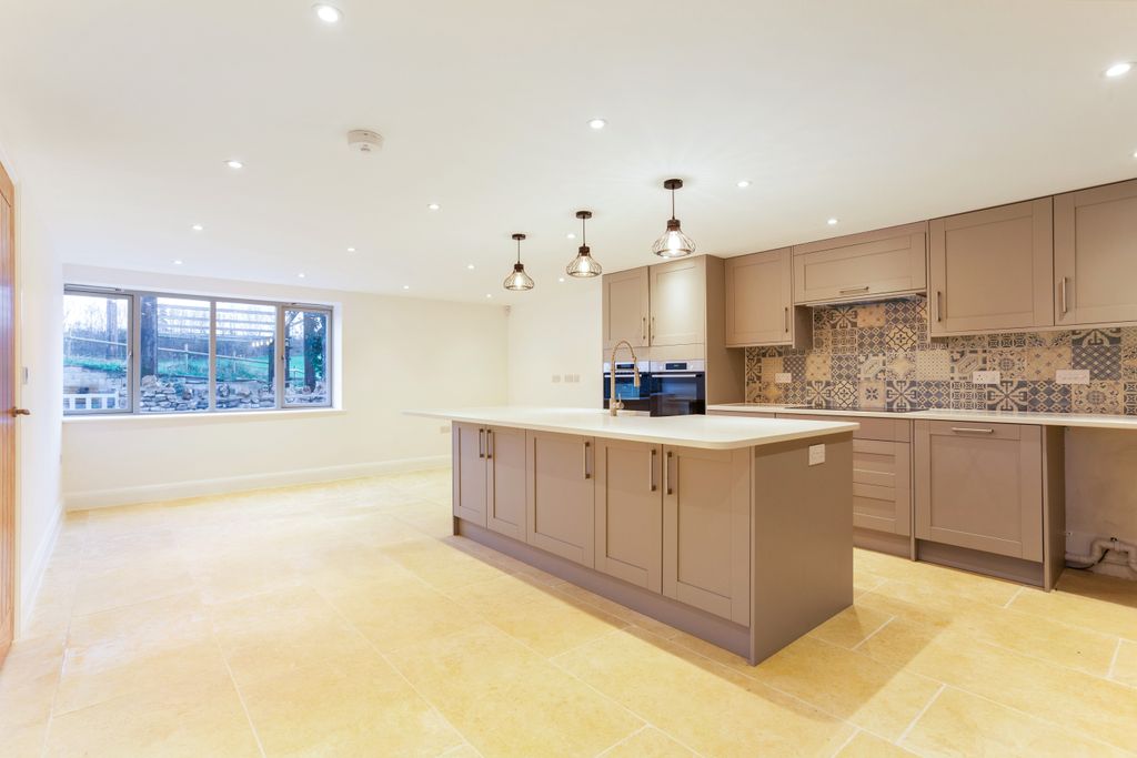 Property photo 3 of 17 Kitchen