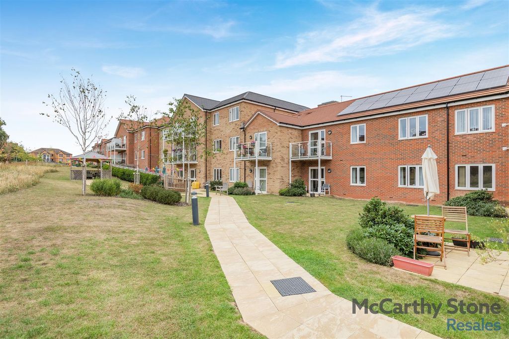 Property photo 1 of 26 8659036-Exterior08.Jpg