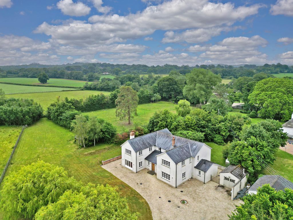 Property photo 2 of 18 Image