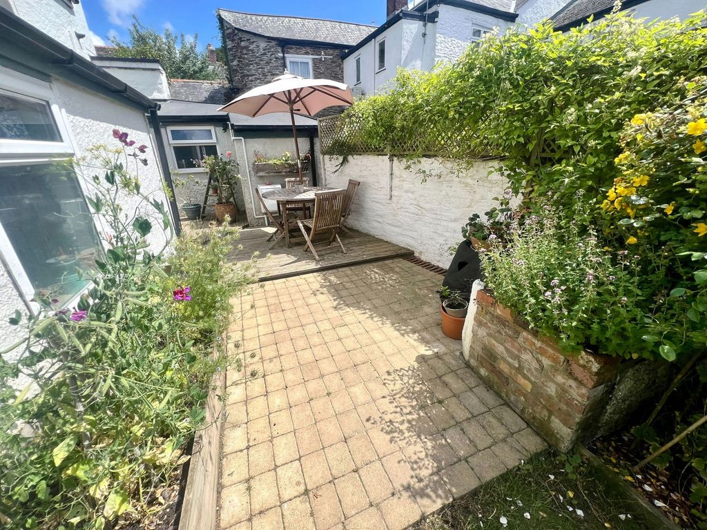 Property photo 2 of 20