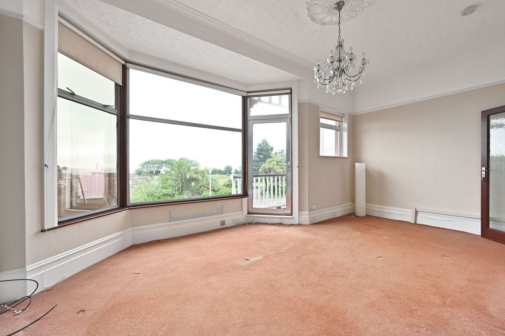 Property photo 3 of 25