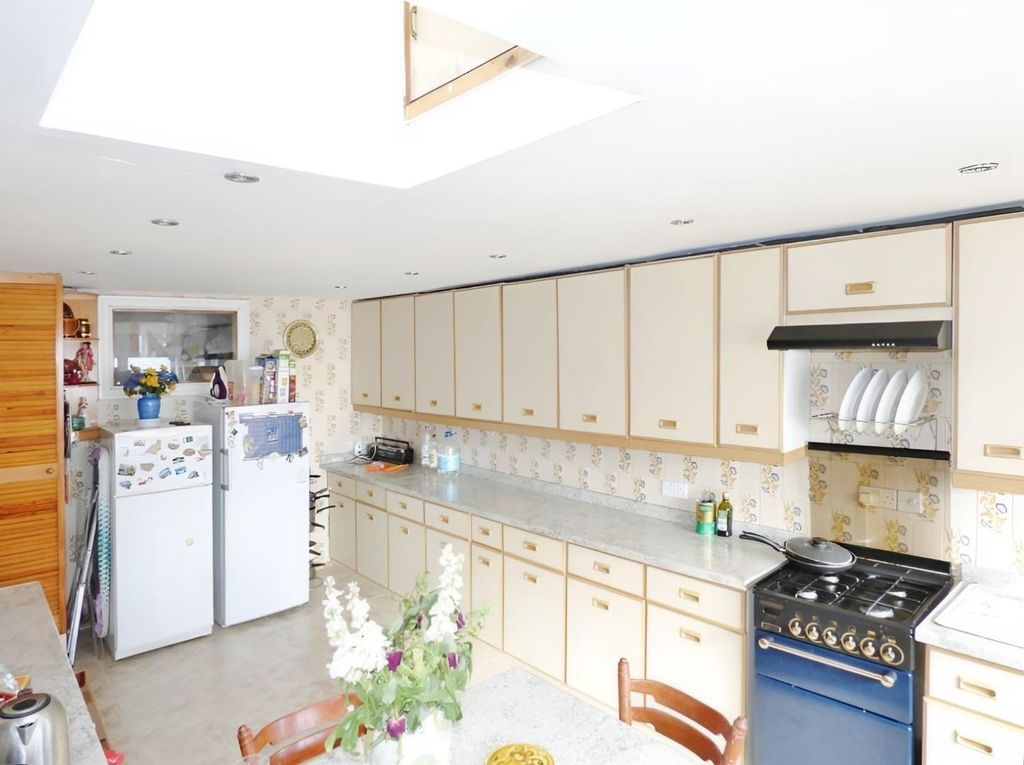 Property photo 3 of 10 74E27364-Kitchen.Jpg