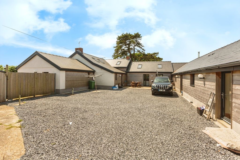 Property photo 2 of 43 Photo