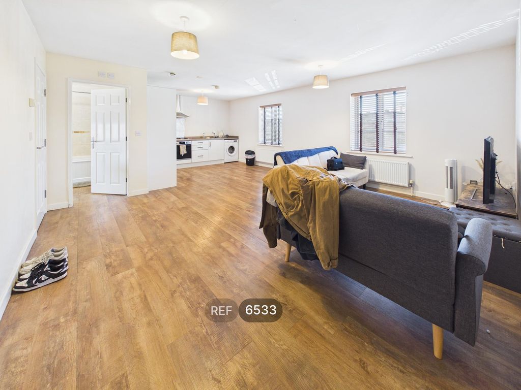 Property photo 3 of 9 Kitchen / Living Area