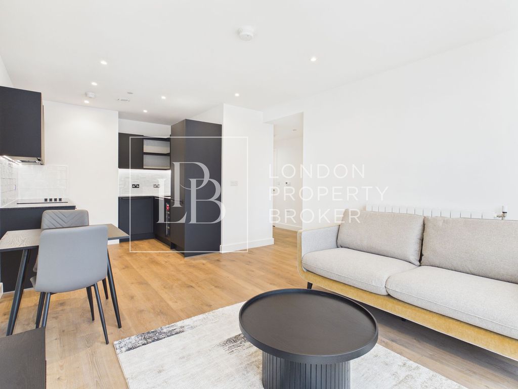 Property photo 2 of 8