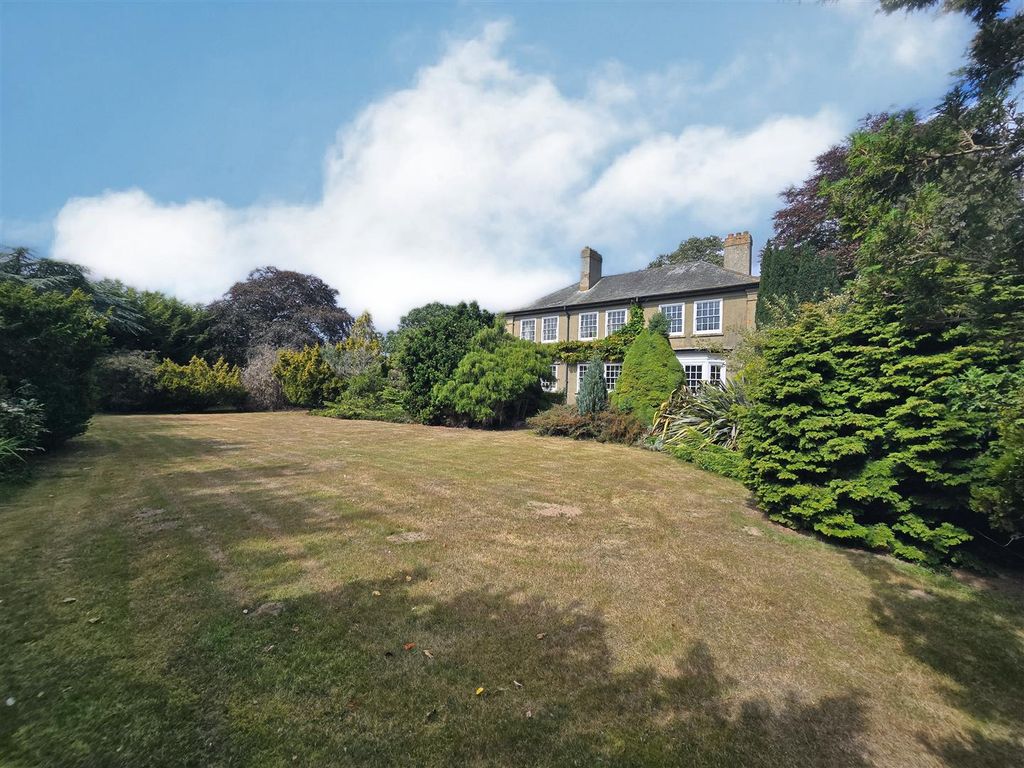 Property photo 2 of 31 Garden