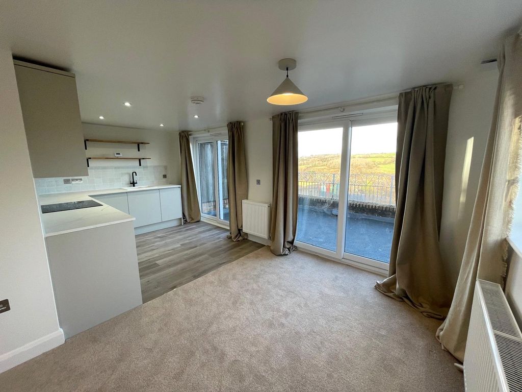 Property photo 3 of 9 Picture No. 18