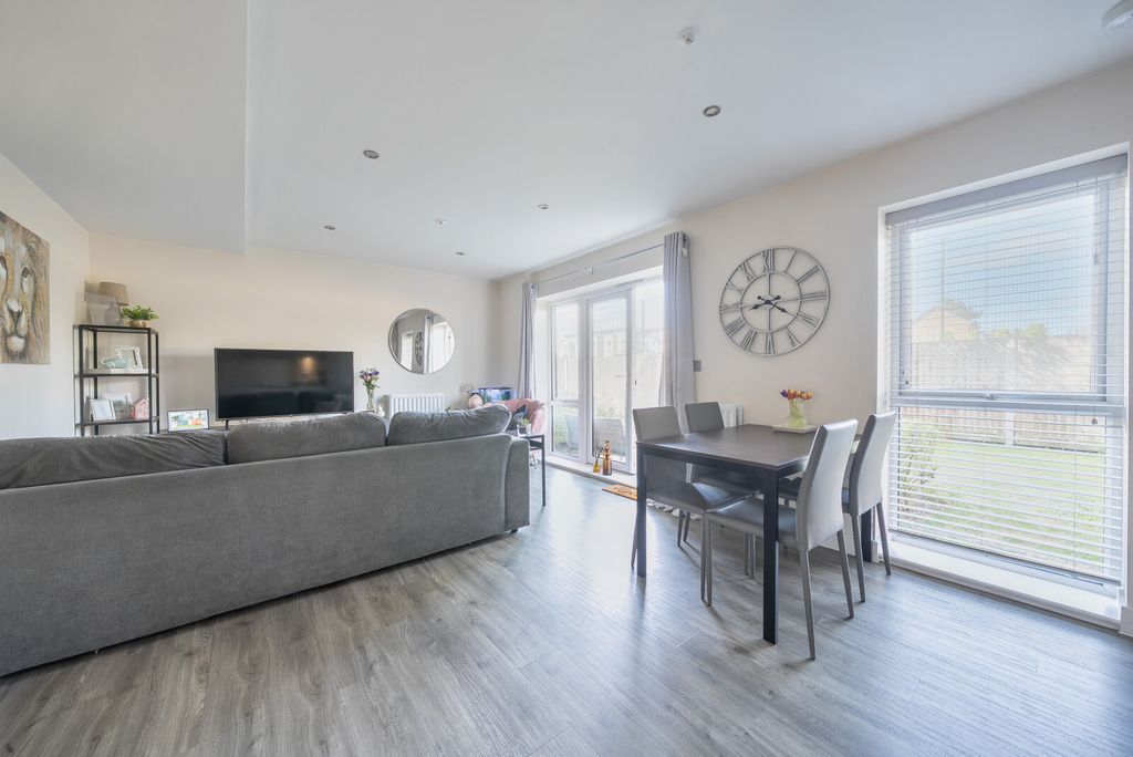 Property photo 2 of 10 1301213-3-683970A...