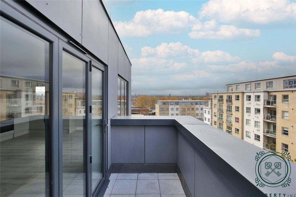 Property photo 2 of 8 Balcony