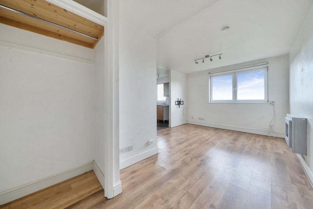 Property photo 3 of 10 1454034-8-69Fb408...