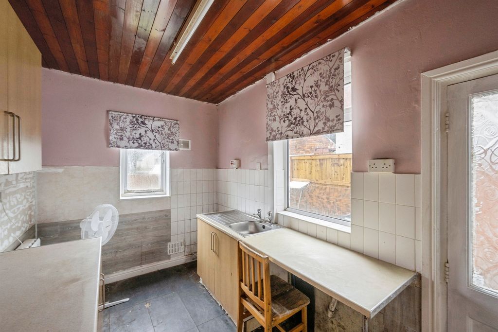 Property photo 3 of 21