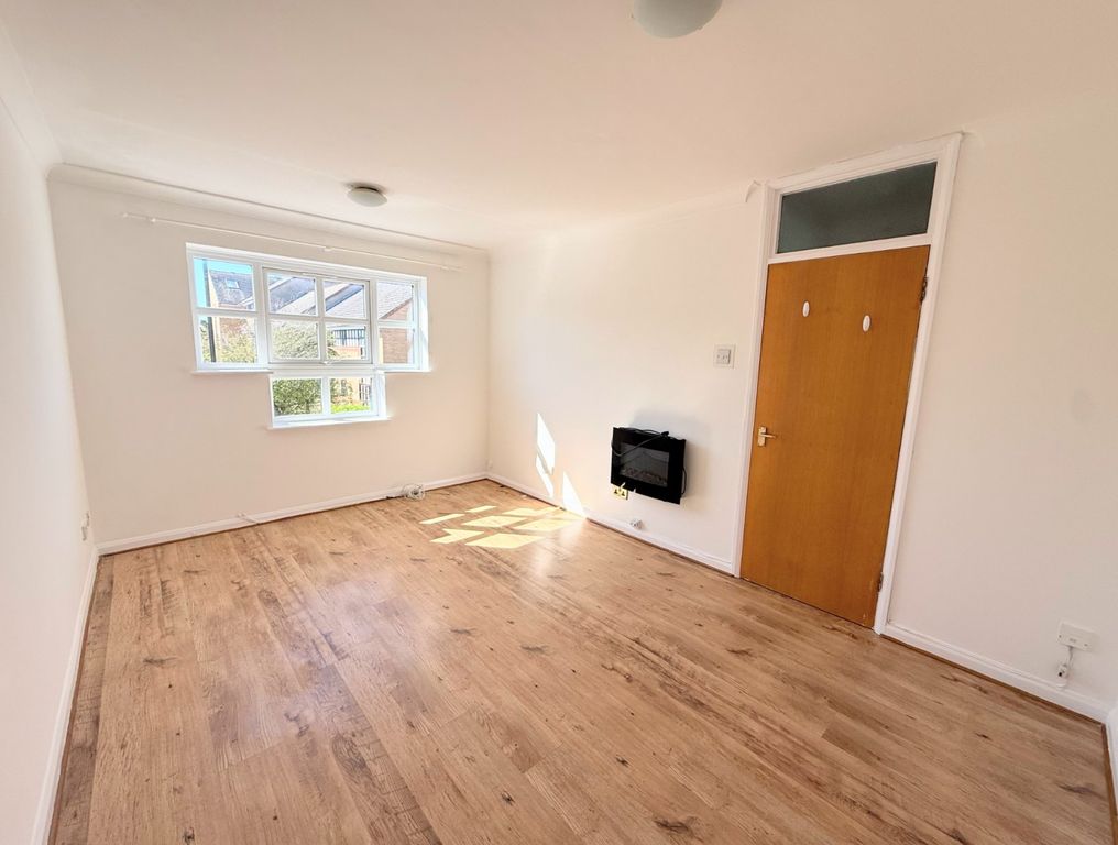 Property photo 3 of 9 Living Room