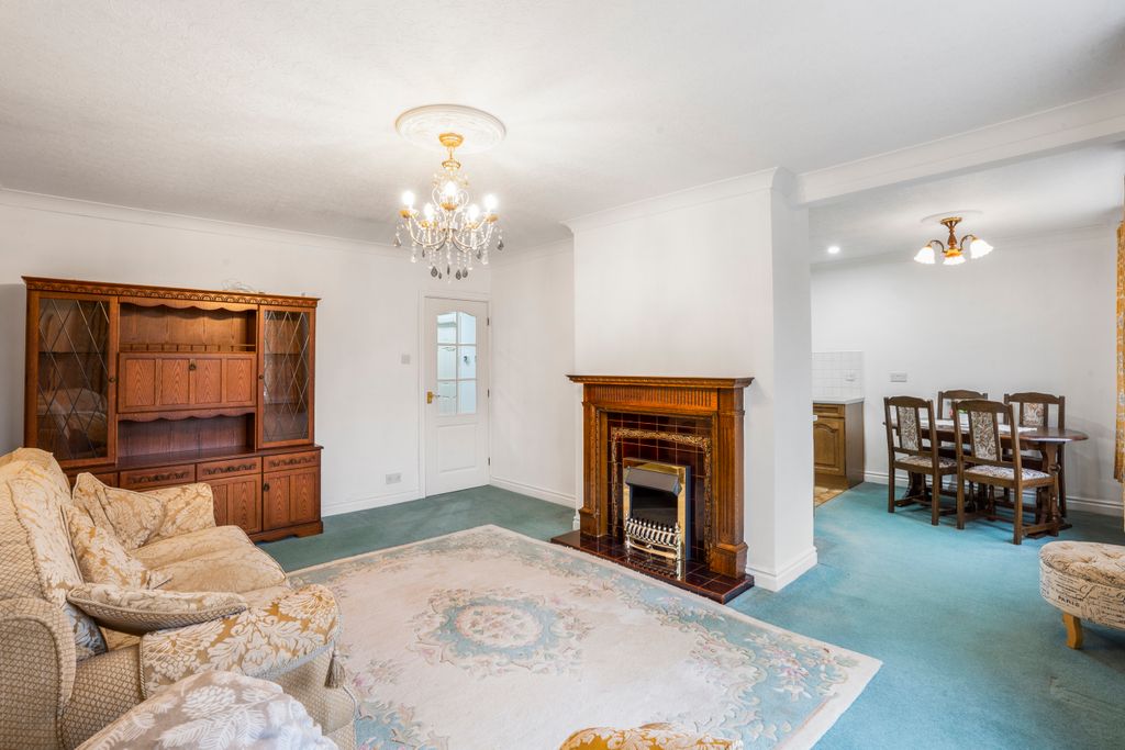 Property photo 3 of 12 Lounge