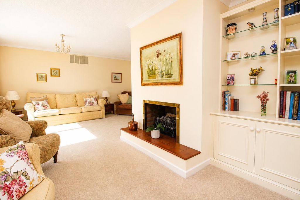 Property photo 3 of 24 19.Png