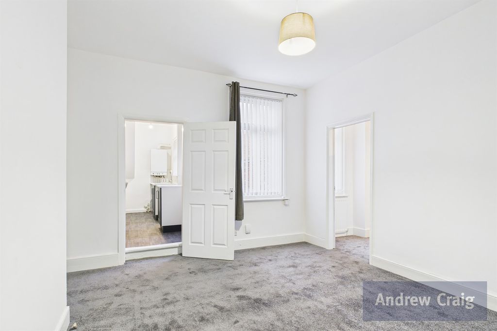 Property photo 2 of 12 Lounge