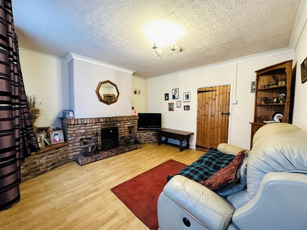 Property photo 2 of 12 Lounge