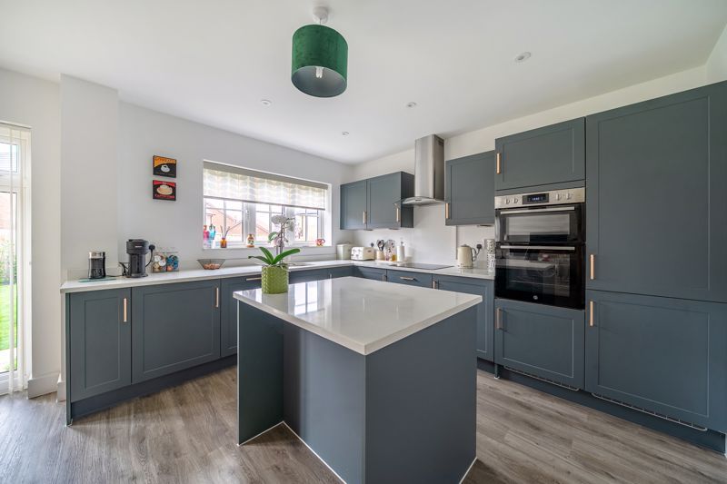 Property photo 2 of 21 Kitchen/Diner/Family Room