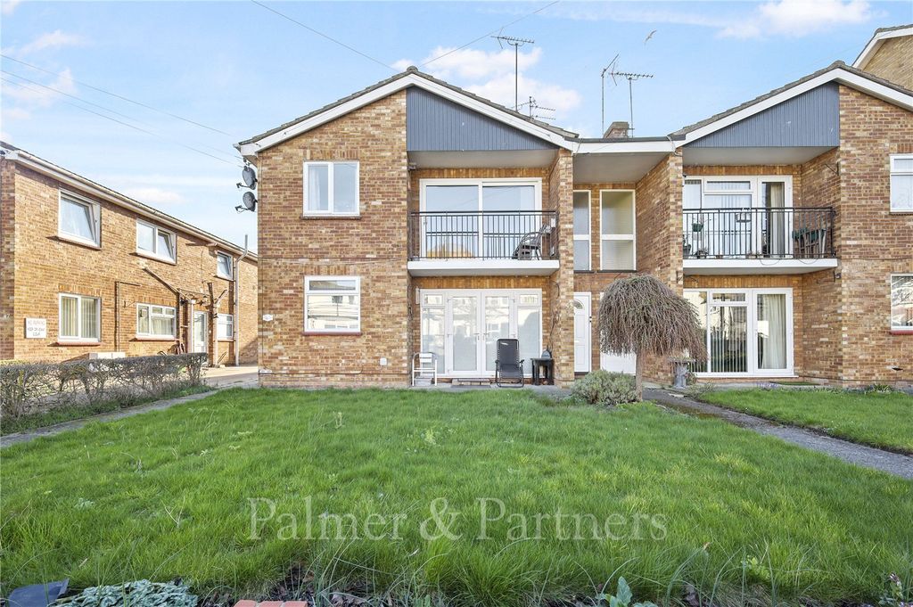 Property photo 1 of 12 External